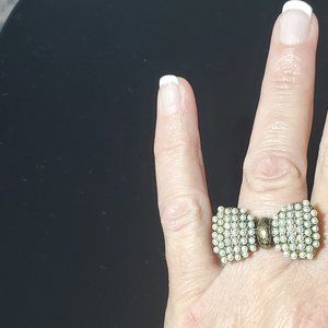 Pearl Bow-Tie Stretchy Ring